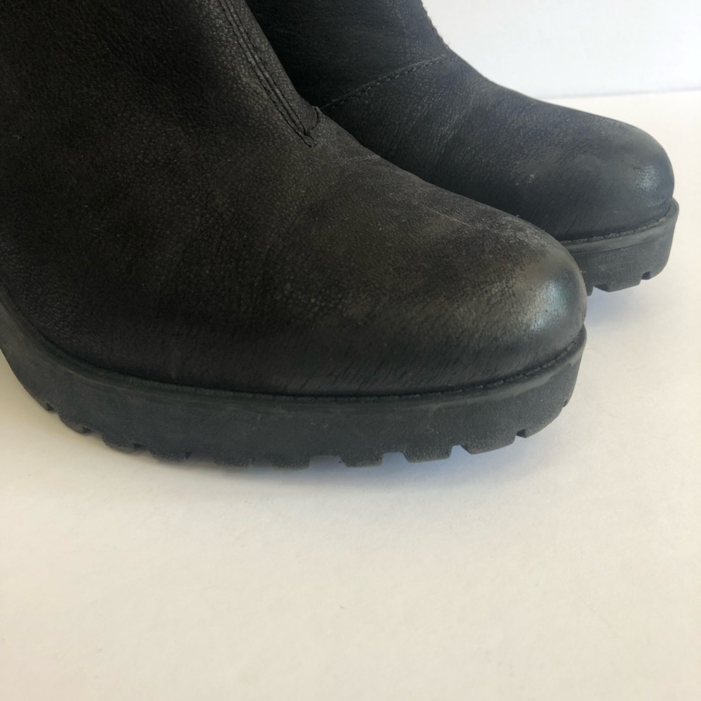 Vagabond Grace black Nubuck Chelsea ankle boots. - Picture 6 of 10